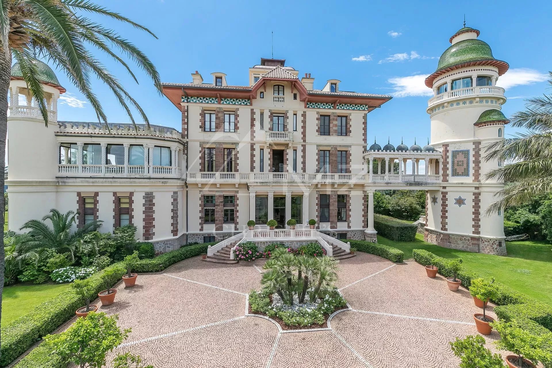 Castle Apartment Château Borelli landscaped park with swimming pool, 4 bedrooms in Saint Tropez
