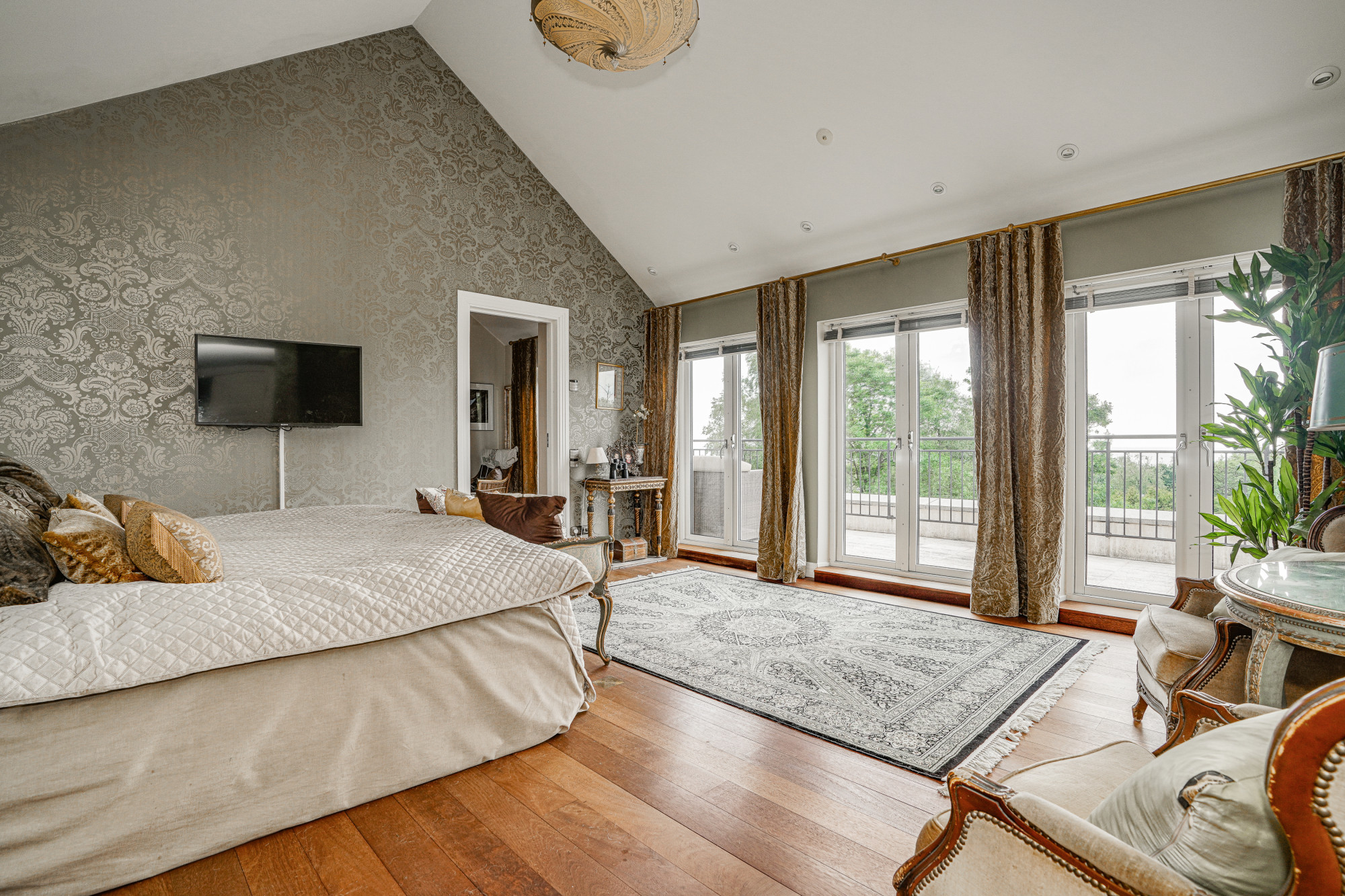 SaltLand castle Villa