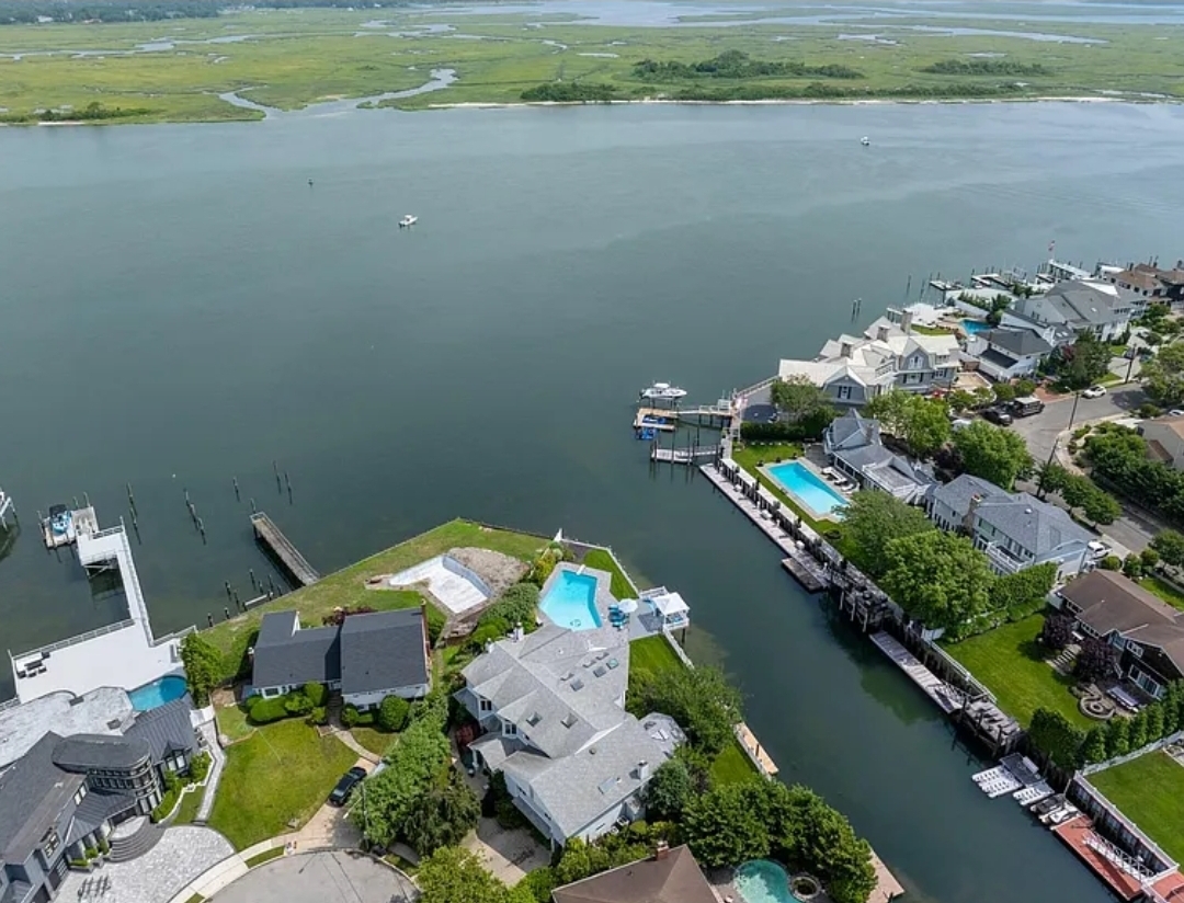 Family Residence, Residential