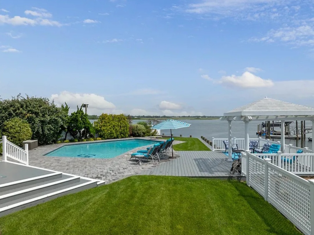 Family Residence, Residential