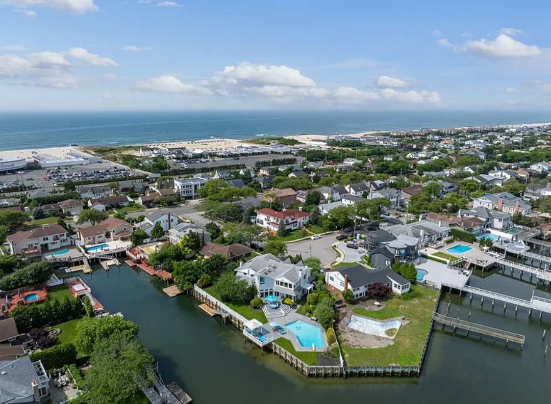 Family Residence, Residential