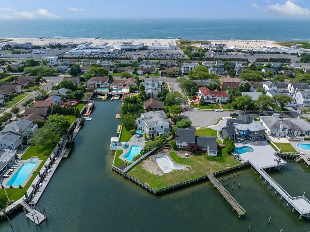 Family Residence, Residential