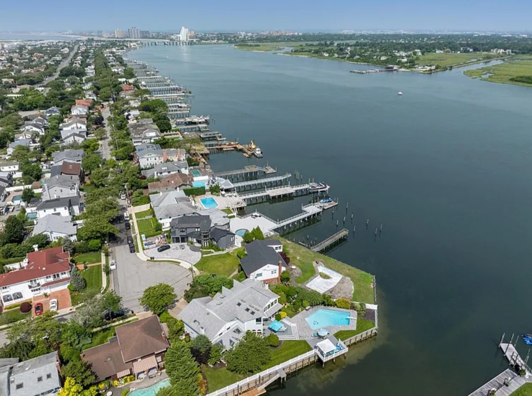 Family Residence, Residential